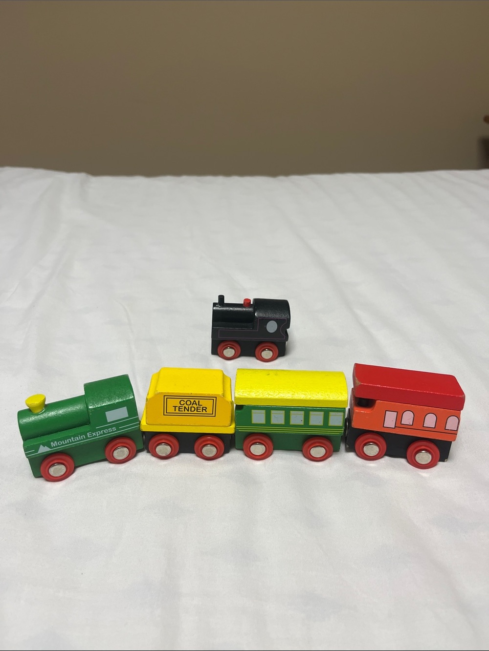 Wooden Train Set, Mountain Express. Magnetic connections. Total of 5 Cars